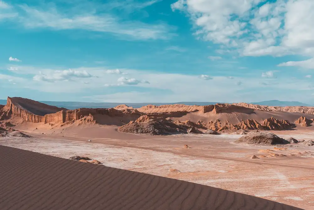 Paisagem desértica do Valle de la Luna, no Atacama